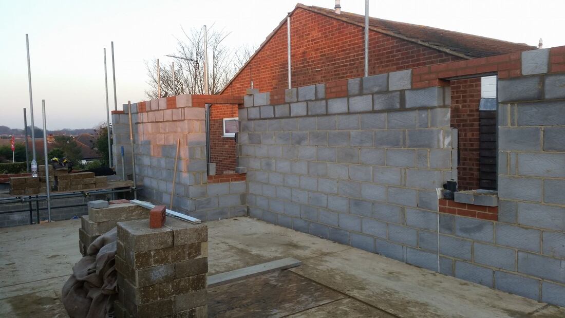 professional tiler during work